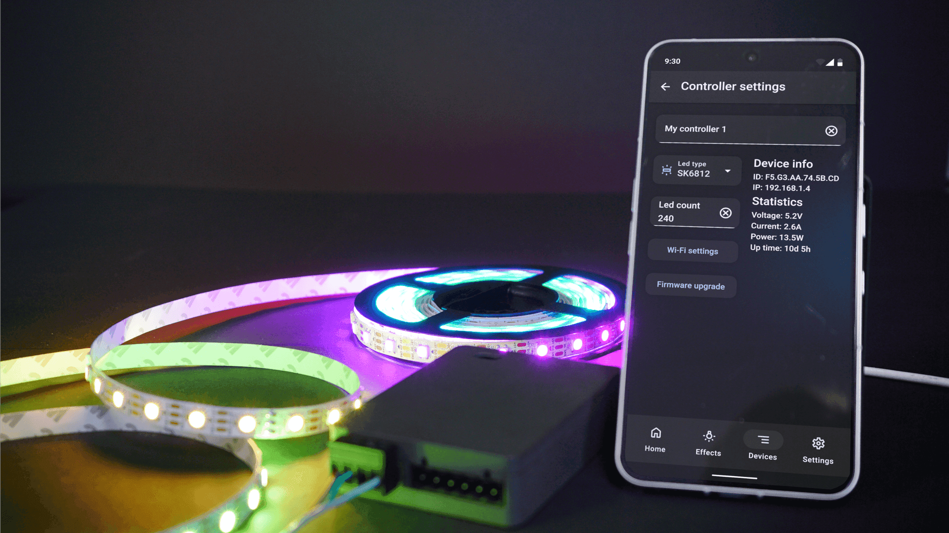 Close-up of fovilight controller with LED strip auto-detecting – screen/indicator showing detected strip type and length